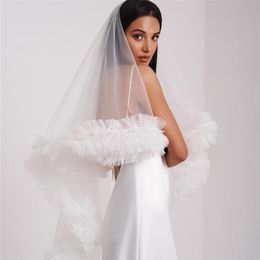 Fingertip Length Short Wedding Veil Two Layers Tulle Ruffles Vestido De Noiva Longo Custom Made Elegant Bridal Veil with Comb251z