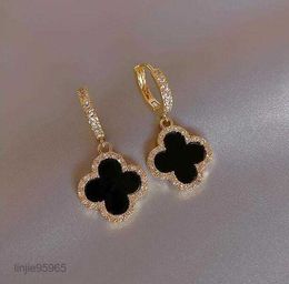 Designer Earrings Clover Earring for Women Senior Classic Small Fragrant Wind New Ear Ring 18k Gold Light Flash Mens Earloop