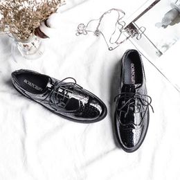 Dress Shoes Lace-up brogue shoes woman japanned leather oxfords loafers female thicken derby shoes carve sneakers preppy shoes espadrilles L230724