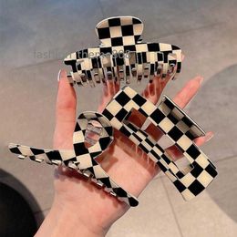 Hair Accessories Fashion black and white plaid Hair Claws Geometric Hair Clamp Grab Styling Hairs Clips for Women Girls Hairpin Accessories z240605
