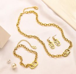 Classic Desigenr Brand Letter Jewellery Sets Pendant Necklace 18K Gold Plated Bracelet Earrings Necklace High Quality Stainless Steel Party Jewellery Gift