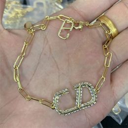 Woman V logo Charm Bracelets Letter V Gold Metal Chain Bracelet Designer Luxury cuff Jewelry Women Accessories 5223