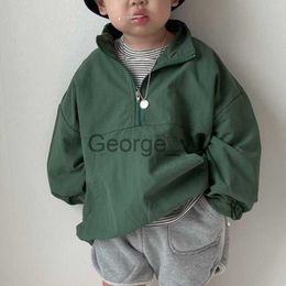 Hoodies tröjor barnkläder koreanska vårkläder Nytt topp baby ljus och bekväm fickvindbrytare liten jacka j230724