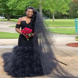 2020 Charming Vintage Black Mermaid Wedding Dresses Off Shoulder Lace Sequins Tiered Ruffles Skrit African Bride Garden Wedding Go255R