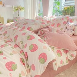 Bedding sets Cartoon Strawberry Home Set Simple Nordic Floral Duvet Cover With Sheet Soft Comforter Covers Pillowcases Bed Linen 230725
