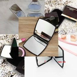 Classic Folding Double Side Mirror Portable Hd Make-up And Magnifying Mirror With Flannelette Bag&Gift Box For VIP Client LL