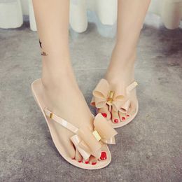 Slippers transparent camellia flipflops woman brief bow slippers summer clip toe flat rivet sandals jelly sandals woman holiday slides L230725