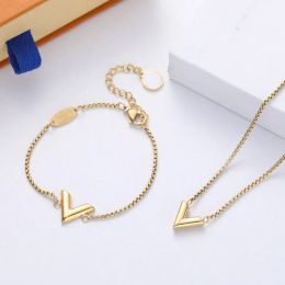 Designer Jewellery Earrings Pendant Charm Bracelets Gold Love V Necklace Women Rings Bracelet Bangles M61084 Luxury Pendants Titanium lovers chain Heart no box