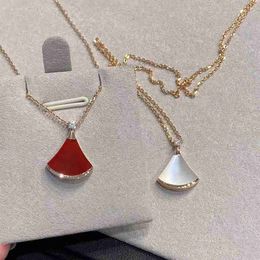 Heart Gold Love Luxury Necklace Designer Jewellery for Women Charming Fan Shaped High Quality Steel Womens Party Wedding Birthday