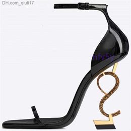 Dress Shoes 2023 Luxury Classics Women heels designer shoes Sandals fashion Beach Thick bottom slippers Alphabet lady Leather High heel shoe slide Z230725