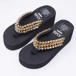 Slippers New Rivet Platform Slippers Women Summer Fashion Wedges Flip Flop Ladies Plus Size Thick Sole Outdoor Beach Shoes Sandals qt463 L230725