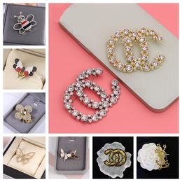 Simple Elegant Temperament Designer Brooch Women Rhinestone Pearl Brooches Suit Pin Fashion Jewellery Clothing Decoration Accessories