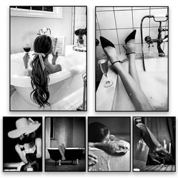 Woman in Bathtub Print Black and White Bathroom Scene Canvas Painting Girls Vintage Poster Wall Art Toilet Fashion Decoration w06