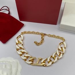 Woman V logo Pendant Necklaces V Letter Designer Pearl Luxury Metal Jewellery Women Brand big Gold silver Necklace Banquet Senior Accessories 8235