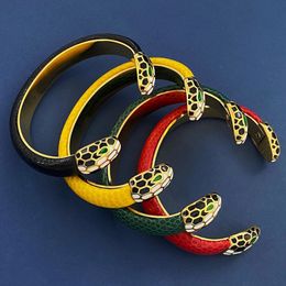 Pulseiras de charme de couro de cobra de alta qualidade para mulheres