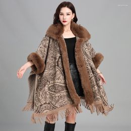 Scarves 2023 Printed Women Big Faux Fur Collar Batwing Sleeves Poncho Cloak Khaki Loose Long Streetwear Tassel Topcoat