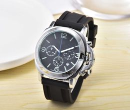 Hot Vintage New Watch Classic Economical Designer Luxury Version Men Watch Leather Belt Classic Quartz Movement Man Watch