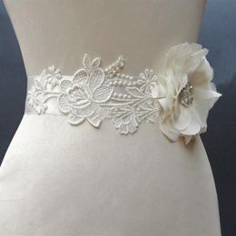 2019 Romantic Flower Lace Bridal Sashes Crystals Lovely Wedding Belts Bridal Accessories iin Stock Cheap290c