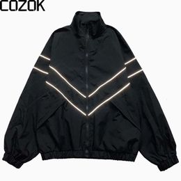 Mens Jackets Men Reflective Striped Jacket Coat Hip Hop Streetwear Zipper Up Windbreaker Harajuku Unisex Thin Sports Black Blue 230726