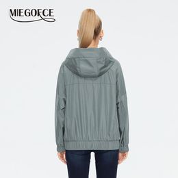 T-Shirt Miegofce 2023 Spring Autumn New Fashion Women's Short Windbreaker Hooded Jacket Zipper Coat Casual Loose Lady Trench Coat F23041