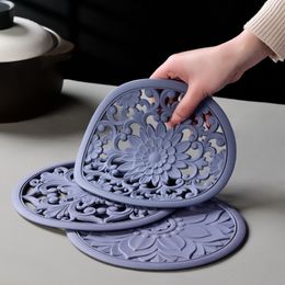 Mats Pads 3pcs Round Silicone Placemats Retro Hollow Carved Dining Table Set for Dishes and Pot Holders Kitchen 230725