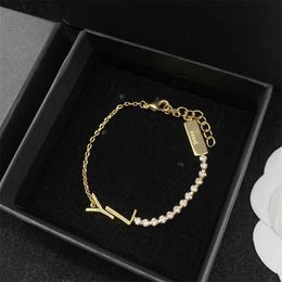 Luxury Letters Bracelet Fashion Womens Ornaments Gold Silver Designers Gift Jewellery Chains For Women Luxurys Crystals Bracelets