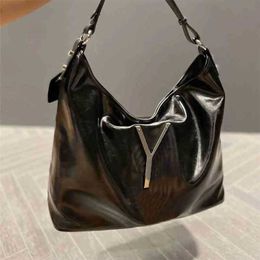 Luxury Large Capacity Casual Shoulder Underarm Bag Women Tote Bags Designer Handbags Cowhide Female Shopping Sports 220829