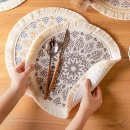 Table Mats Brand Round Placemats Cotton Linen Tassel Thermal Insulation Tea Kitchen Decoration Accessories