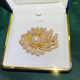 Brooches Female Fashion Crystal Pearl Flower For Women Luxury Yellow Gold Colour Zircon Alloy Plant Round Brooch Safety Pins