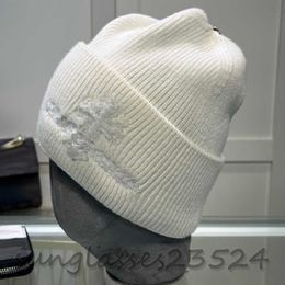 Decorazione croce runica Cappello in lana e cashmere, moda calda, semplice e generosa, atmosfera di fascia alta, cappelli di lusso firmati, cappelli a croce Chrome 158090