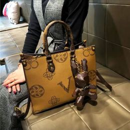 2023 new fashion Hong Kong brand crossbody bag women's Tote bag leather simple single shoulder bag