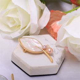 Pins Brooches DIY Pearl Accessories Copper Plated Gold Micro Inlaid Shells Leaf Brooch Empty Support Temperament Personality for Women 230727