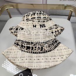 Designer Straw Hat Brand Letter Embroidery Bucket Hats for Men Women Fashion All-match Grass Braid Wide Brim Hat Summer Outdoor Beach Sports Sunhat