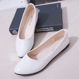 Dress Shoes Women Candy Colour Ballet Flats White Wedding Shoes Woman Flats Patent Leather Slip on Shoes Zapatos Mujer Ladies Boat Shoes 230726