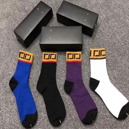 2021 men's tube socks 4 pairs in a box must have good air permeability for autumn and winter rezyyh283V