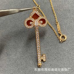 Famous brand V Gold Gaoding tiffay Key Necklace Red Agate Crown Collar Chain Iris Flower Pendant Light Luxury Small and Popular Sweater