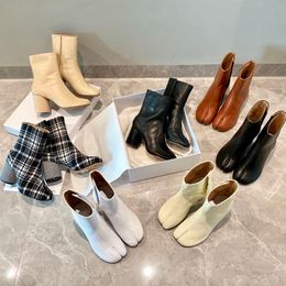 Stivali tabi alla caviglia anatomica in pelle metallica con boot di moda rotonda con bootie di moda di moda unisex unisex designer di lusso di fantasiose scarpe di fabbrica di fabbrica di calzature 35-45