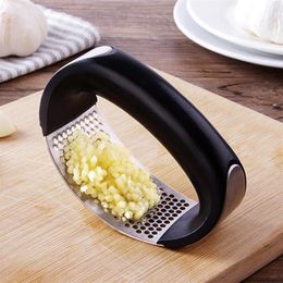 Creative Garlic Press Rocker Stainless Steel Ginger Garlic Chopper Crusher Metal Hand Press Garlic Grinding Slicer Kitchen Gadgets2610