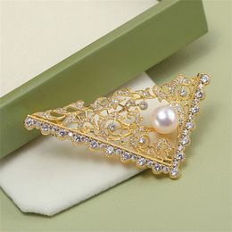 Pins Brooches DIY Accessories Exquisite Geometric Brooch Women's Thick Goldplated Inlaid Zircon Pearl Hollowed Out Chest Flower Holder 230727