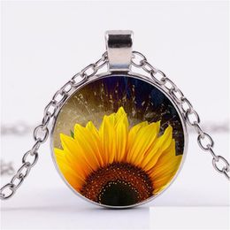 Pendant Necklaces New Sunflower Chain Necklace Bright Colour Yellow Sun Flower Art Picture Glass Dome Women Lucky Jewellery Gift Drop Del Dhvf1