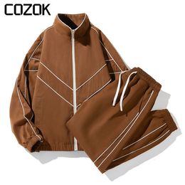 Mens Tracksuits Spring Tracksuit Casual Sets Line Design Varsity JacketPants Sportswear 2 Piece Fashion Zipper Male Sports Suit 230726