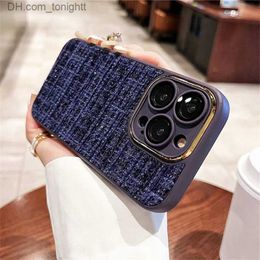 Cell Phone Cases Classic Plaid Weave Plush Fabric Phone Case For iPhone 14 13 12 11 Pro Max 14 Plus Winter Fluffy Cover With Lens Protection Film Z230728