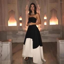 Party Dresses Saudi Arabic Satin Prom Strapless A-Line Ruched Women Evening Formal Gowns Black White Vestido De Festa