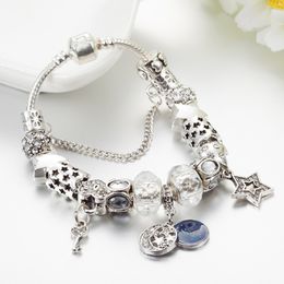 2023 The latest exquisite shape necklace created for lady t Selling Charn Bracelet Big -name Stars, Moon Pendant White Crystal Beaded Hand Decoration