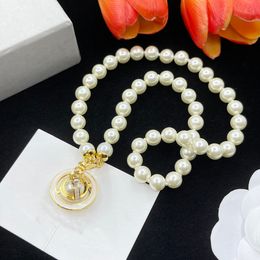 Designer Kvinnor Pearl Neckor Gold Globular Pendant Diamonds Queen Halsband Pearls Chain Luxury Pearl Necklace New Fashion Halsband Gift Smycken