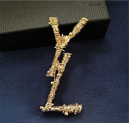 Fashion Men Womens Brand Gold Letter Brooch Pin Suit Dress Pins for Lady Specifications Designer Jewelry 4*7CM