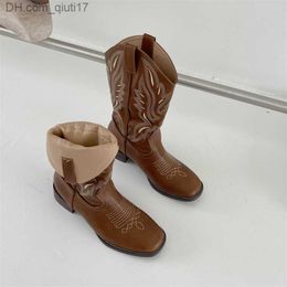 Boots Cowboy Women's Short Boots 2022 Cowboy Women's Fashion Western Boots Women's Embroidery Casual Square Shoes Designer Shoes Z230728