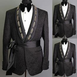 Luxury Men Wedding Jacket Floarl Jacquard Blazer Shawl Lapel Metal Decoration Tuxedos Set Male For Groom Silk Belt