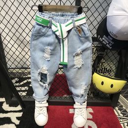 Jeans Jeans per bambini Prodotti primaverili e autunnali Boby Boys Fashion Wild hole Jeans Pantaloni per bambini senza cintura 27 anni 230728