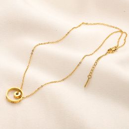 Collane con ciondolo classiche placcate in oro Collana con regalo d'amore con fascino Collana di gioielli di marca con catena lunga impermeabile in acciaio inossidabile